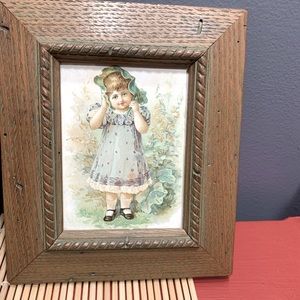 Small picture of a little girl with vintage clothes.